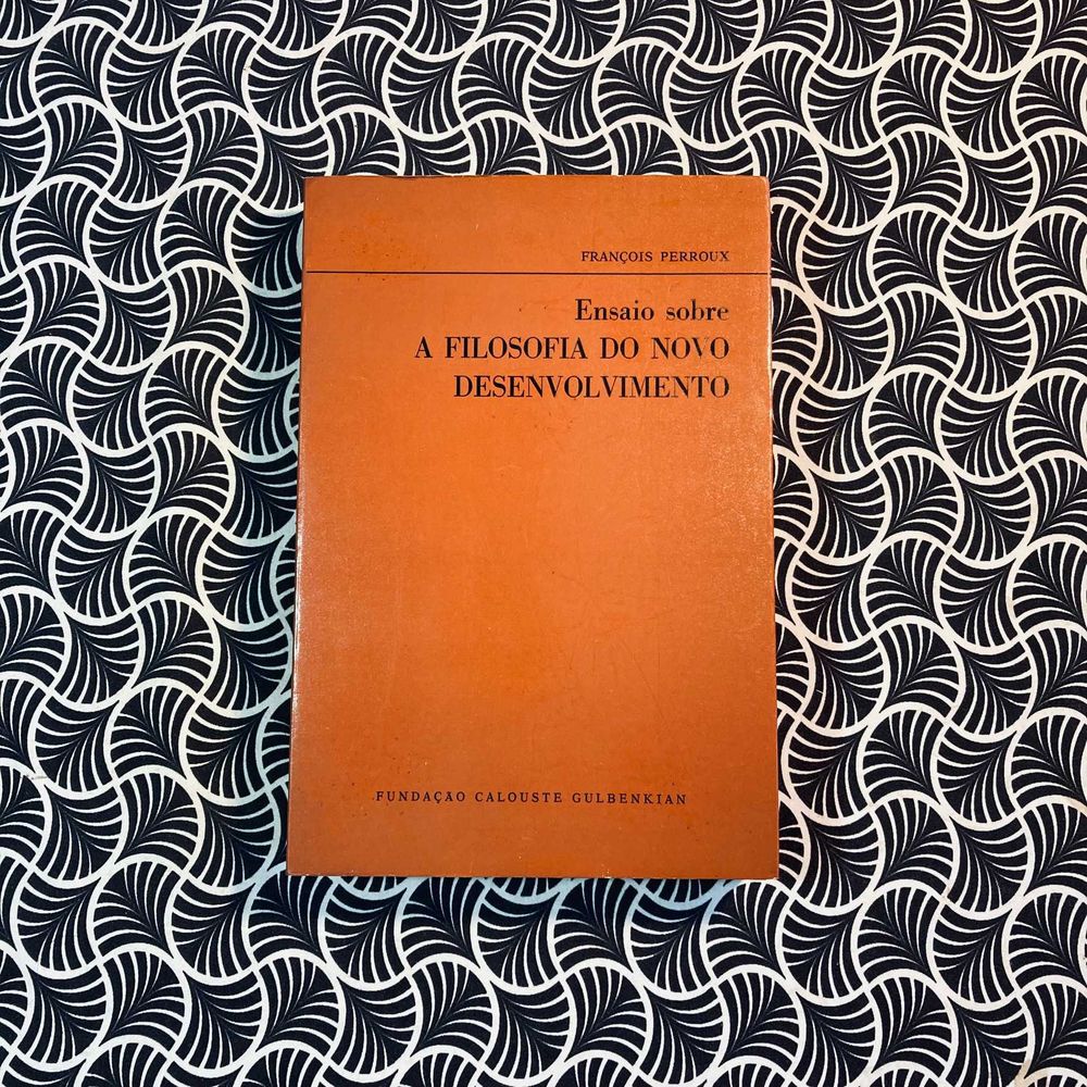 Ensaio Sobre a Filosofia do Novo Desenvolvimento - François Ferroux