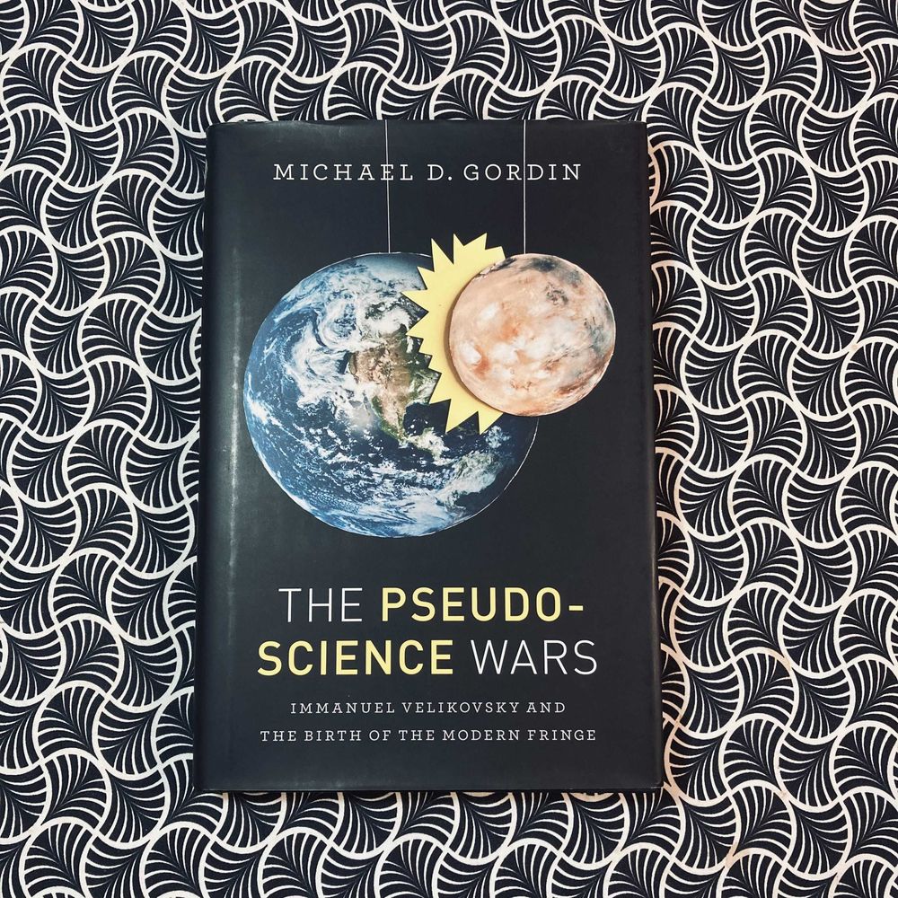 The Pseudoscience (autografado) - Wars Michael D. Gordin